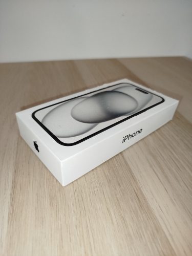 Apple iPhone 15, 128GB, fekete *SÉRÜLT CSOMAGOLÁS*